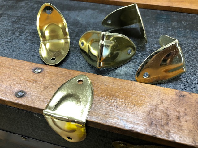 Corner brackets or edge clamps for steamer trunks