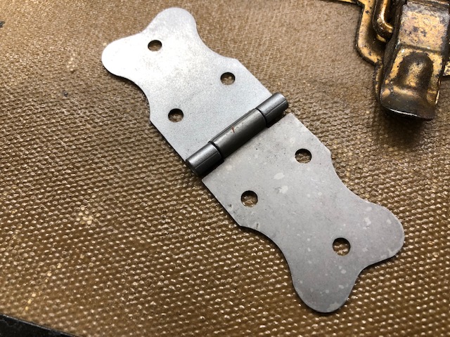 Replacement hinges for old trunks