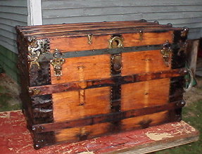 Canvas trunk refinished by Brettuns Village
