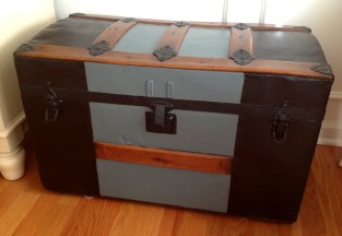 How to paint an old trunk