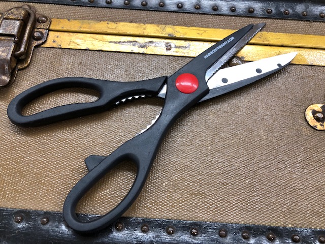 Scissors for cutting leather