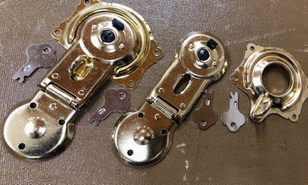 Discount steamer trunk locks with keys