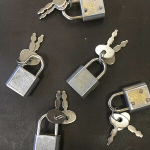 Small padlocks with kleys