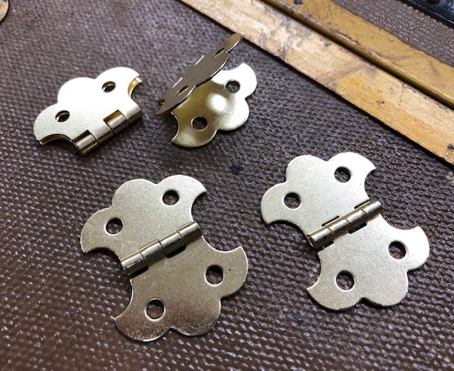 Small Brass Plated Hinges for small boxes: Hinges for Antique Trunks