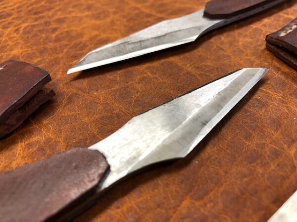 The Brettuns Village Leather Knife - Sharp, Lightweight, Easy to use