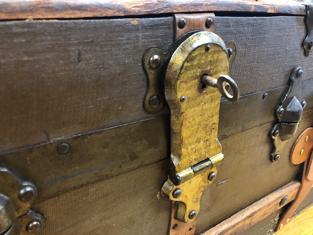T1958 Cabin Trunk from Right Around 1890 with Working Lock/Key: Antique  Trunk Products