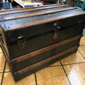 T1972 Standard Box Trunk in Dark Brown with Working Lock and Key